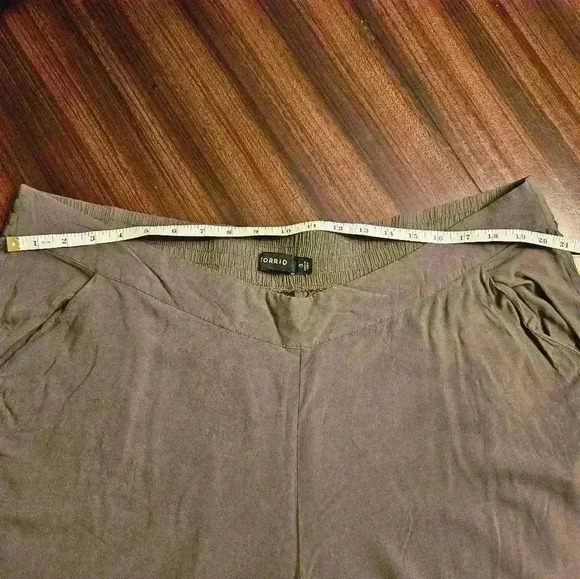 Torrid Plus Olive Green Rayon Tapered Leg Pull-on Pant Flat Front Mid-rise Sz 2 - Picture 7 of 12